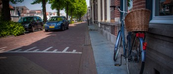 Straat met auto en fiets.jpg
